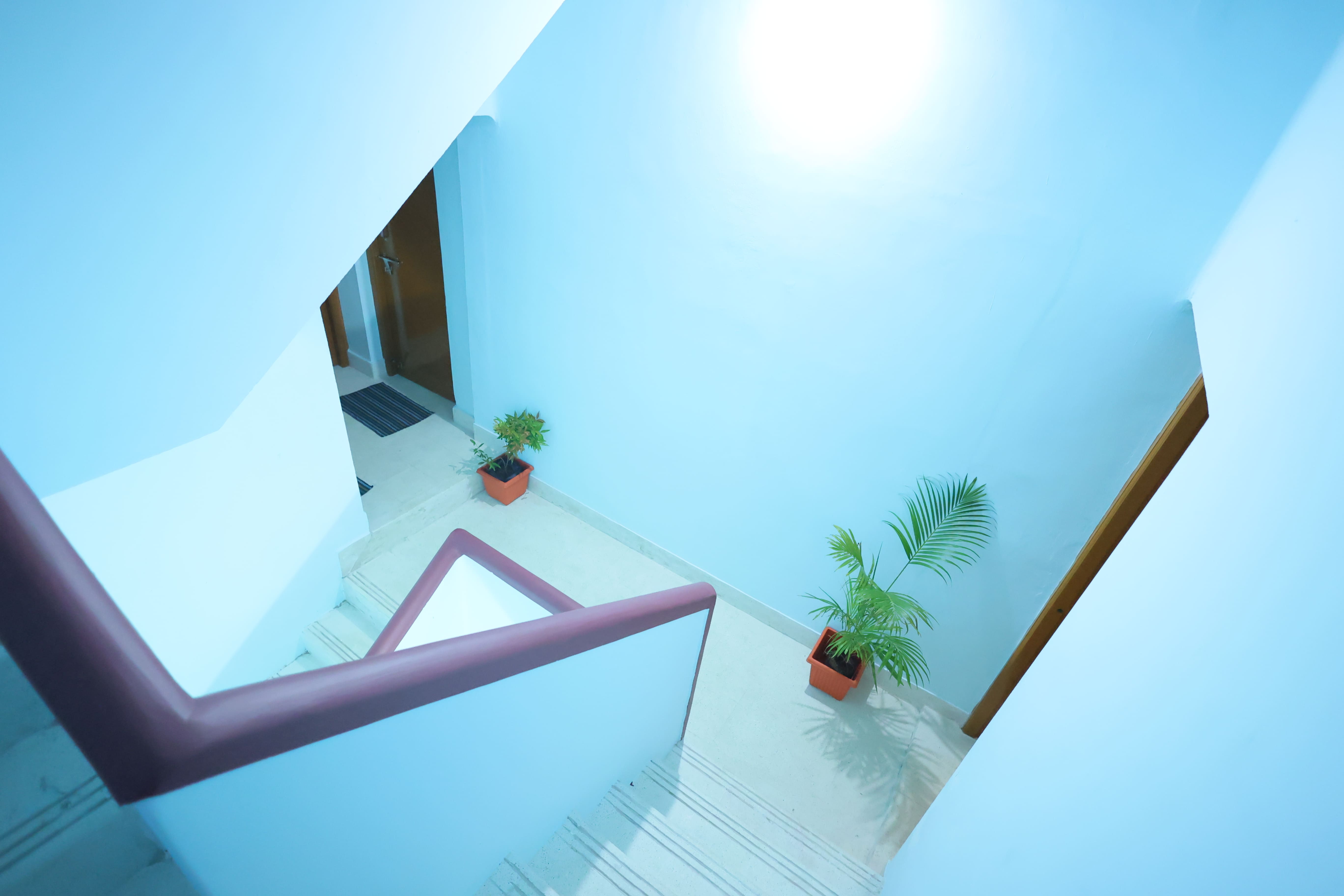 Lounge 2 Image 11